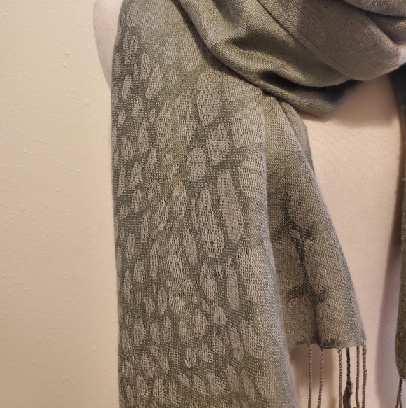 Grey/green Patterned Scarf - Picture 2 of 3